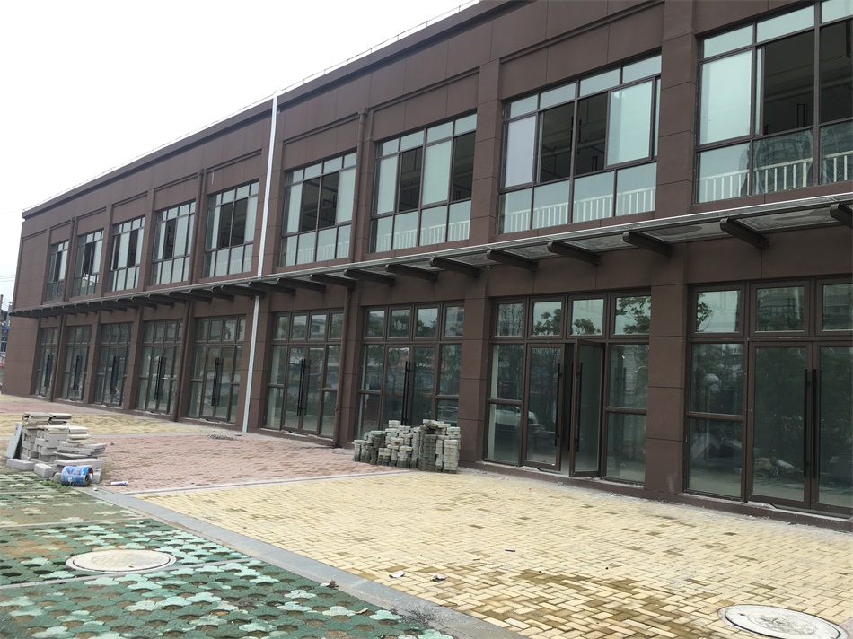 中國建筑新橋街道國鼎路拓寬保障性安居室外鋼結構雨棚及車庫欄桿工程